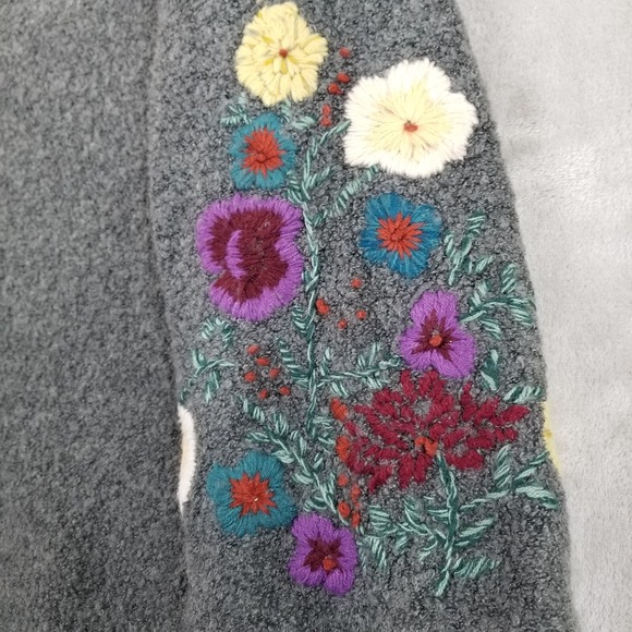 Denim 24/7 Gray Sweater with Floral Embroidery - Picture 2 of 10